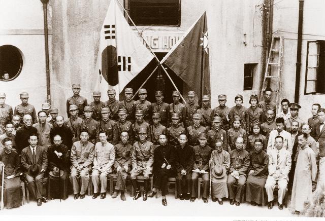 1940년 9월 17일 충칭시 가릉빈관에서 거행된 한국 광복군 총사령부 성립 전례식의 모습.