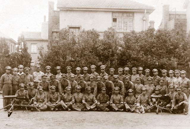 철기가 지휘한 광복군 2지대 대원들. 1942년 조직이 개편되면서 기존의 5지대와 1지대·2지대를 통합해  새로 구성했다. 